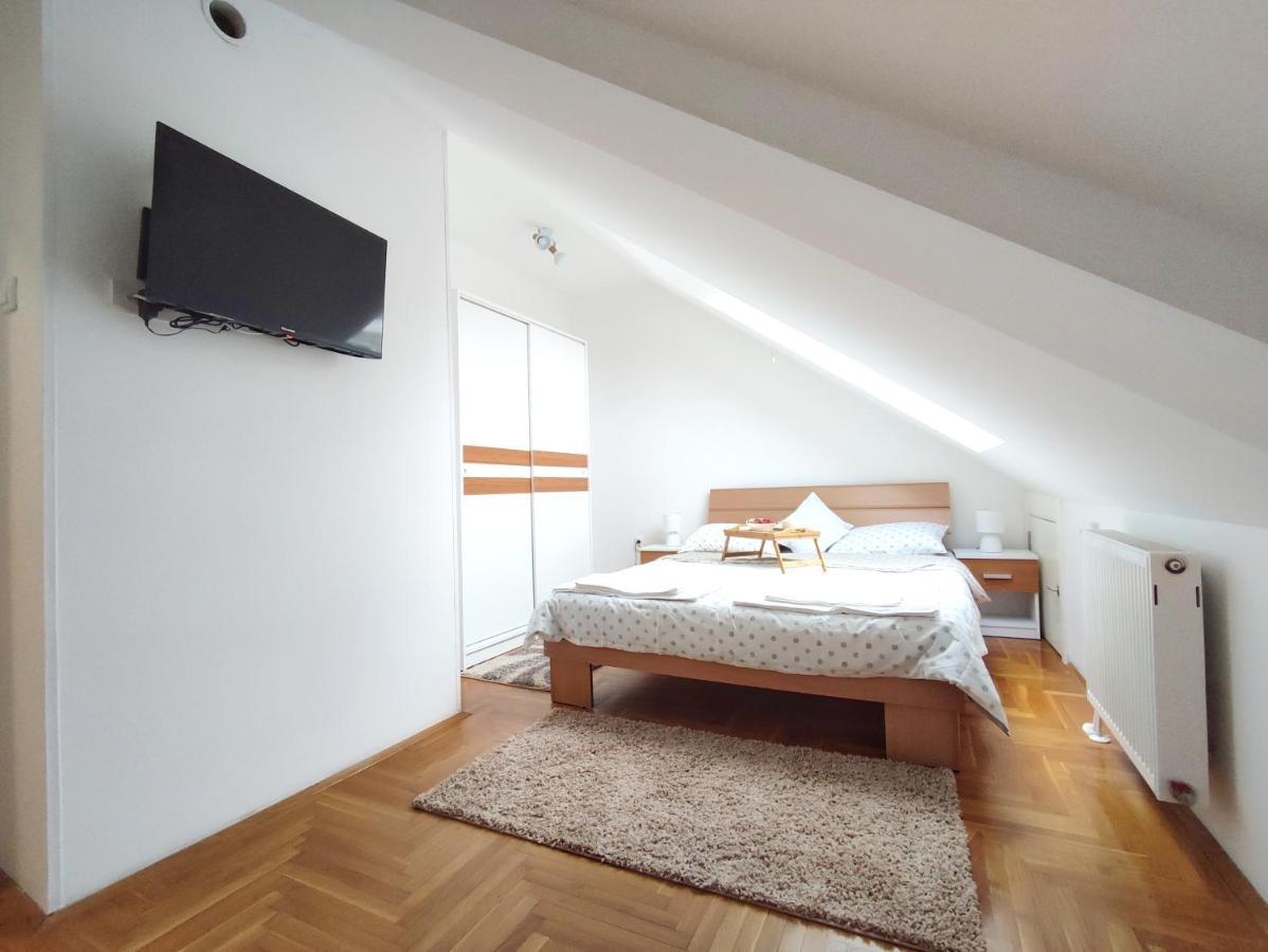 Apartman Ns Dan Private Parking Novi Sad Bagian luar foto