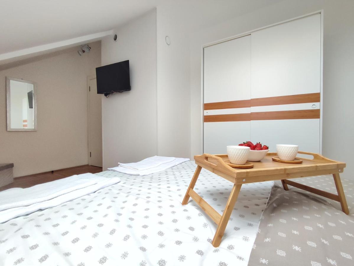 Apartman Ns Dan Private Parking Novi Sad Bagian luar foto